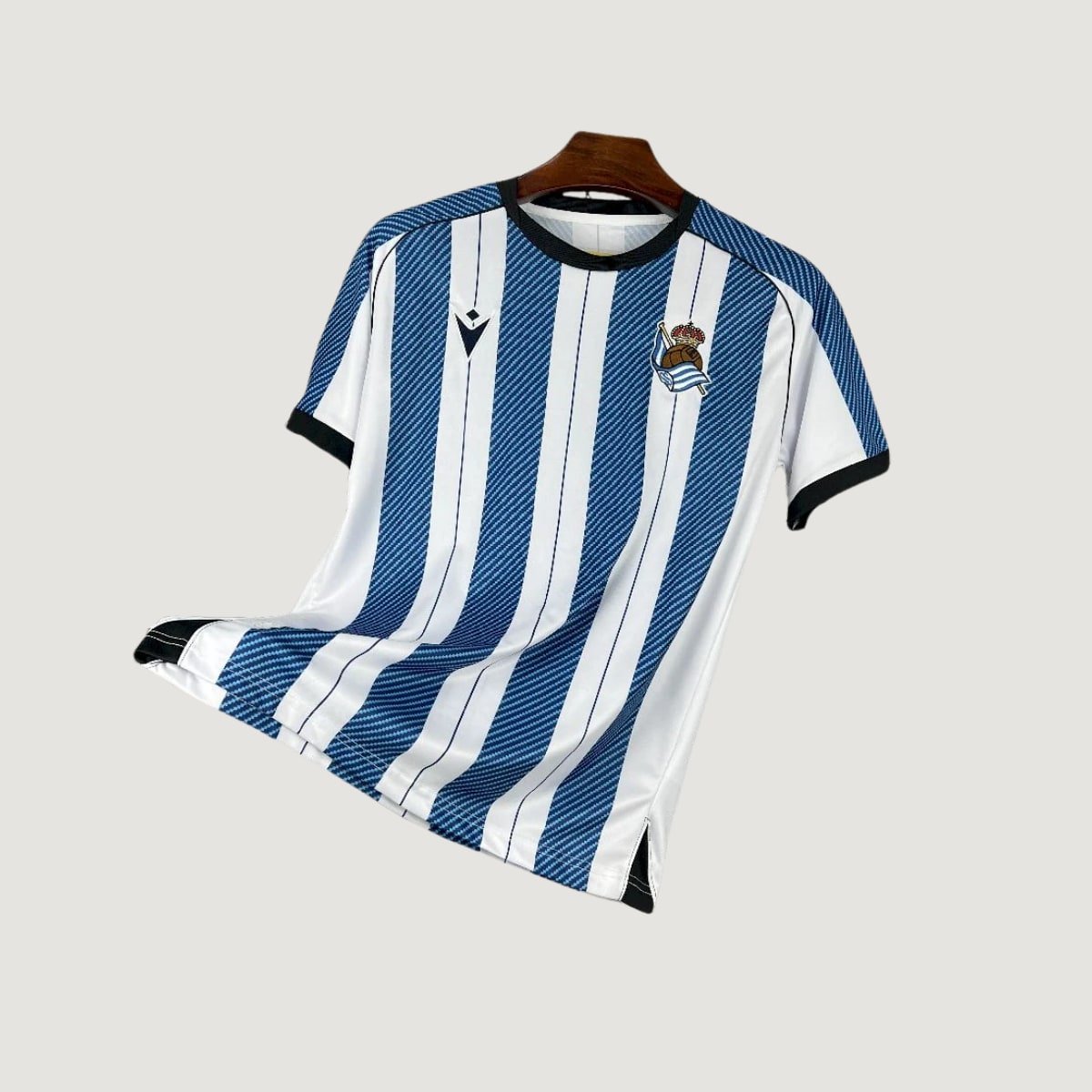 Real Sociedad – Maillot Domicile 2025/26 – Rayures Bleu, Blanc – vue de face