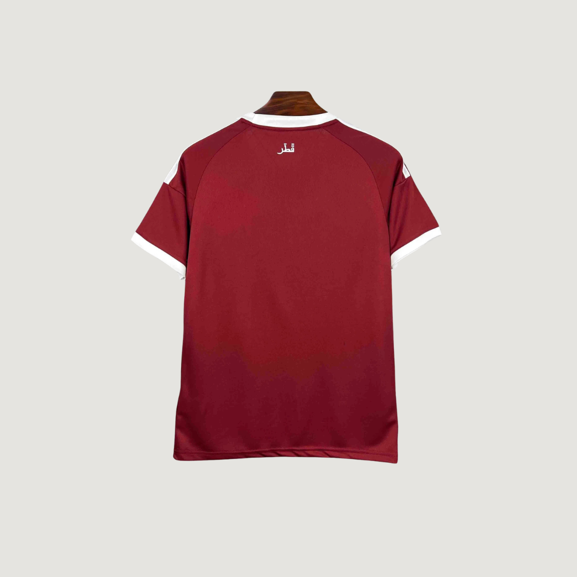 Qatar – Maillot Domicile Coupe du Monde 2026 – Bordeaux, Blanc - Covred