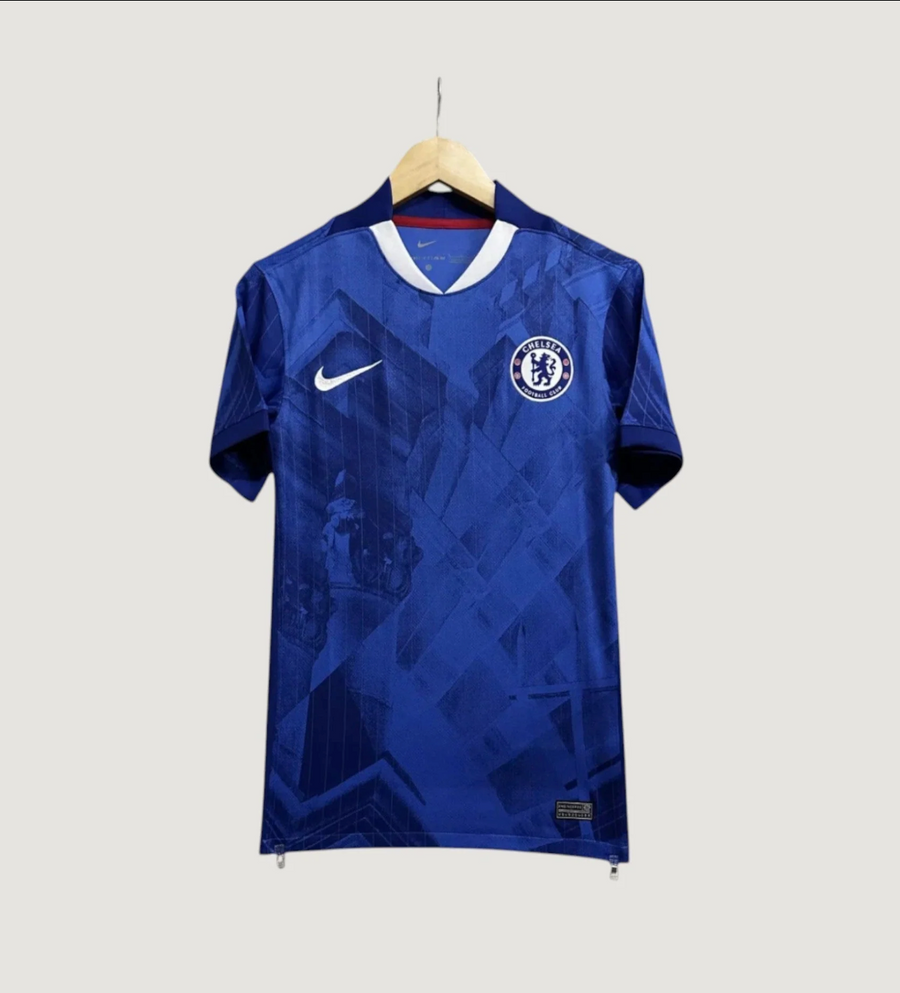 Chelsea – Camiseta Local 25/26 – Azul Real & Estampados Graphiques